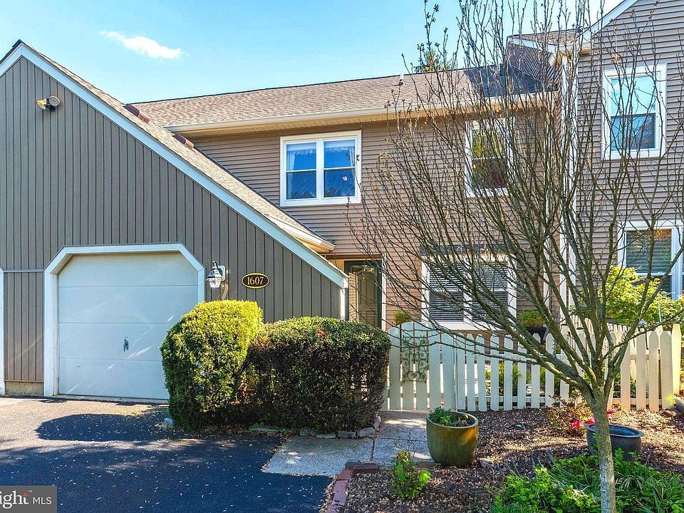 1st image of 1607 Lakeview Cir