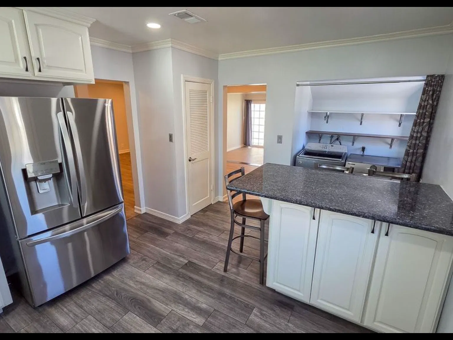 5 bed, 2136 sqft, $4,700 — Photo 3