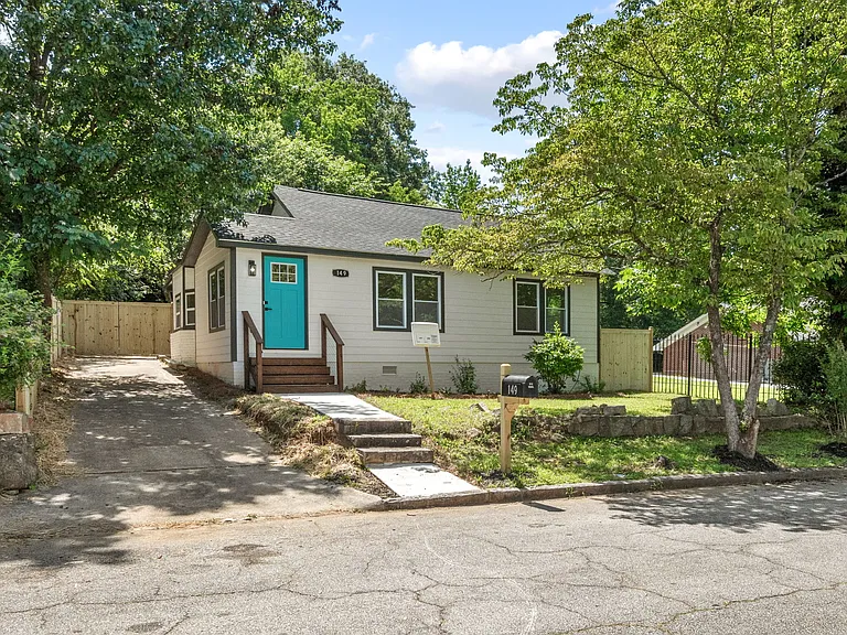 149 Edwards St NW — Photo 2