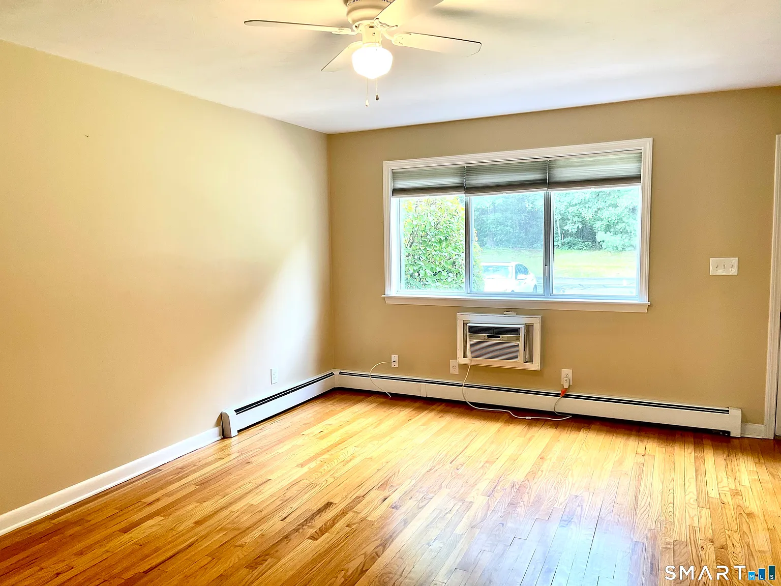 2 bed, 1.0 bath, 1015 sqft, $1,800 — Photo 2