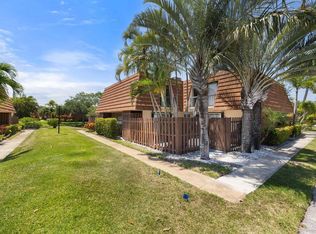 825 Center St APT 8C, Jupiter, FL 33458