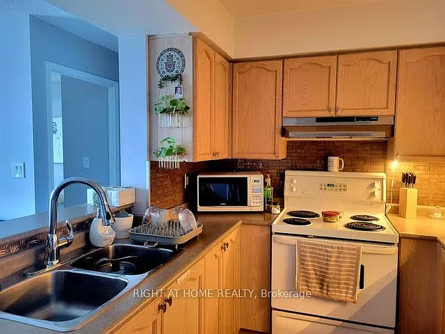39 Oneida Cres #1121 — Photo 8