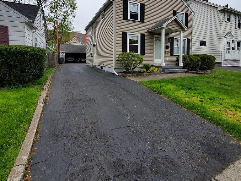 140 Rossiter Rd #UP — Photo 14