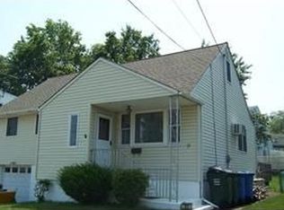 21 Maryknoll Rd, Metuchen, NJ 08840