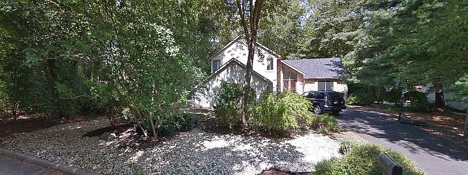 2nd image of 28 Coventry Cir E