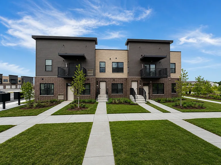 Huntley Crossing — Photo 17
