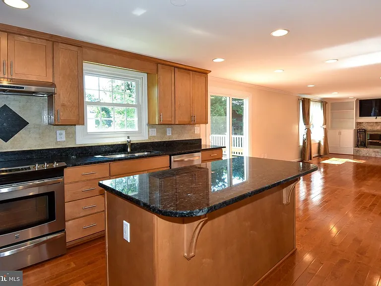 4037 Broadwire Dr — Photo 3