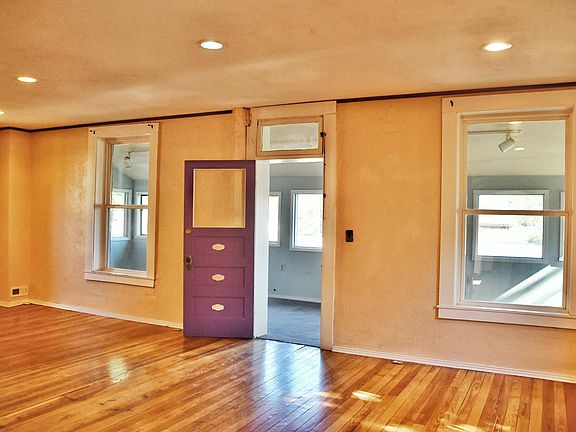 3rd image of 118 E Ryus St