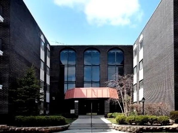 9530 Lamon Ave APT 417, Skokie, IL 60077