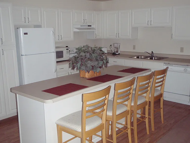 Autumn Ridge Apartment — Photo 14
