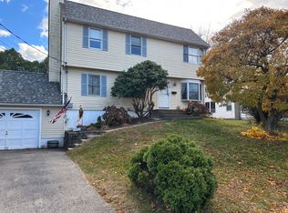 25 Beechwood Dr, Ansonia, CT 06401