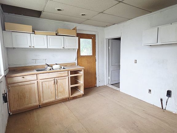 5th image of 705 N 11th St