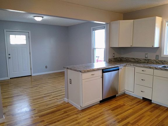5th image of 139 Elwood Ave