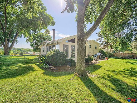 3rd image of 3542 Parkview Dr