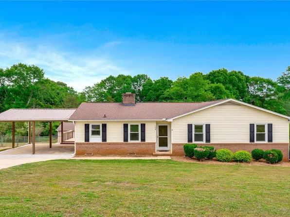 104 Country Glen Ln, Pelzer, SC 29669