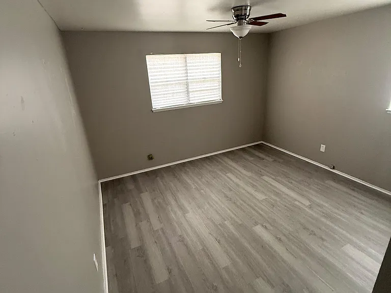 3005 N Hill St — Photo 3