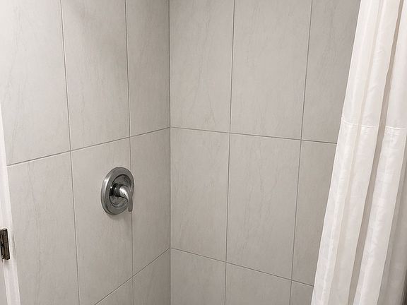 4th image of 2700 Buttonwood Ave #1
