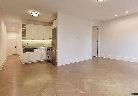 4th image of 82 W 12th St APT 6C