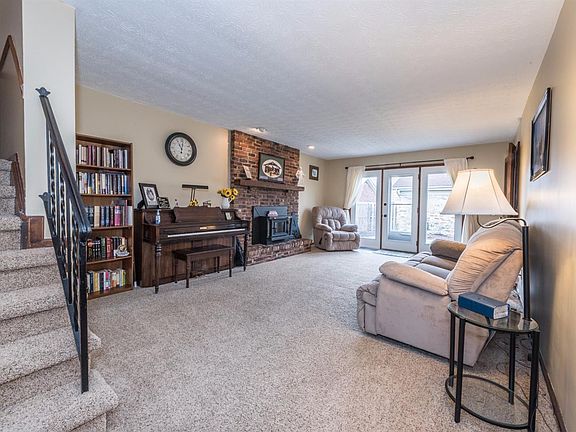 3rd image of 129 W Van Lake Dr