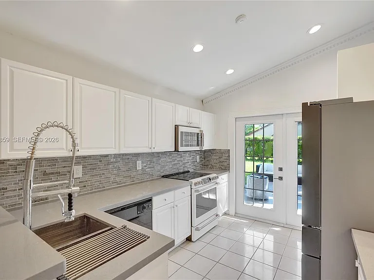 658 Stanton Dr — Photo 26