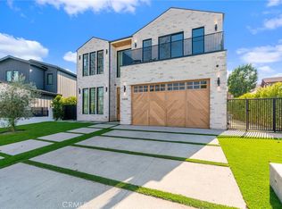 16846 Addison St, Encino, CA 91436