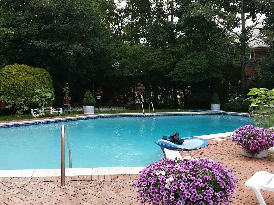 2nd image of 18 N Wood Ln
