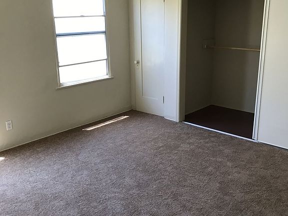 5th image of 414 Palm Dr #A