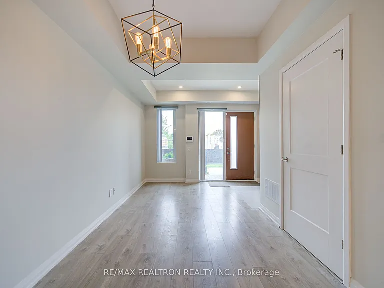 1050 Portage Pkwy #Townhouse 33 — Photo 16