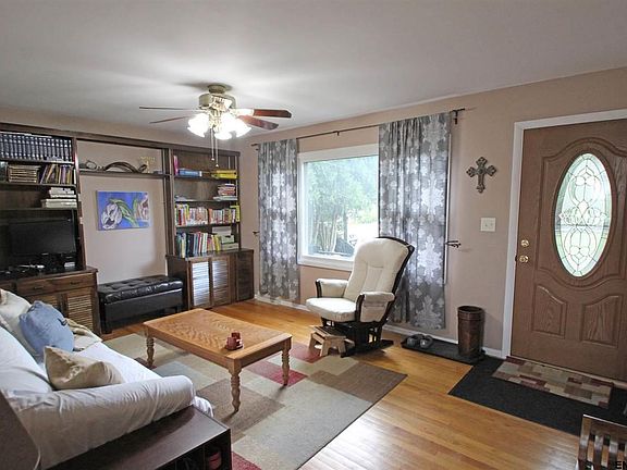 3rd image of 12 Midway Dr