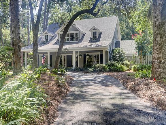 2nd image of 42 Crooked Pond Dr