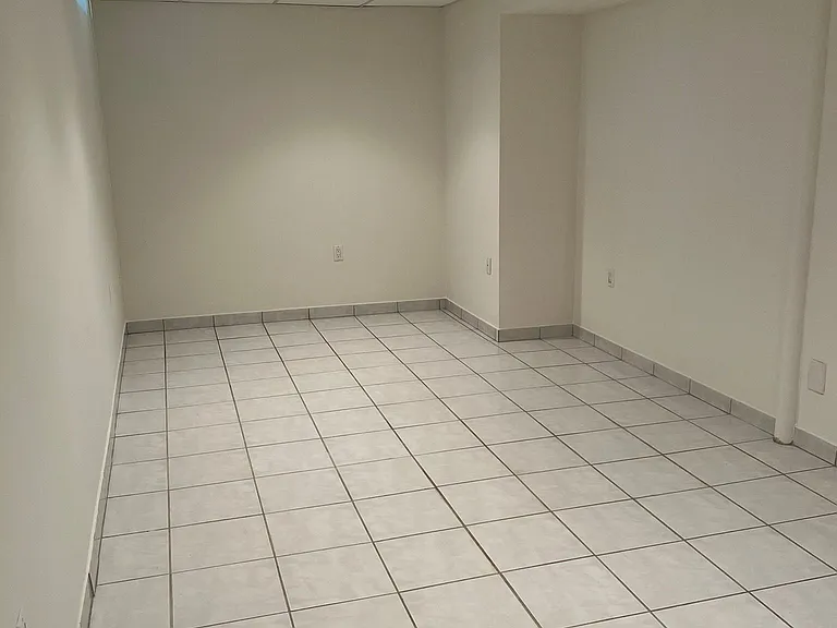 138 Venetian Cres #BASEMENT — Photo 6