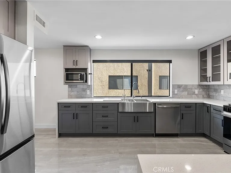 18417 Collins St #D — Photo 18