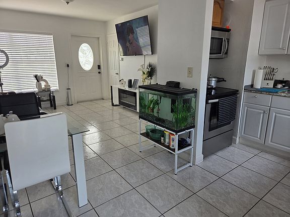 5th image of 2121 W Rambla St