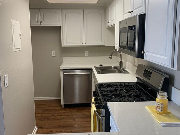 2nd image of 1409 Superior Ave #9
