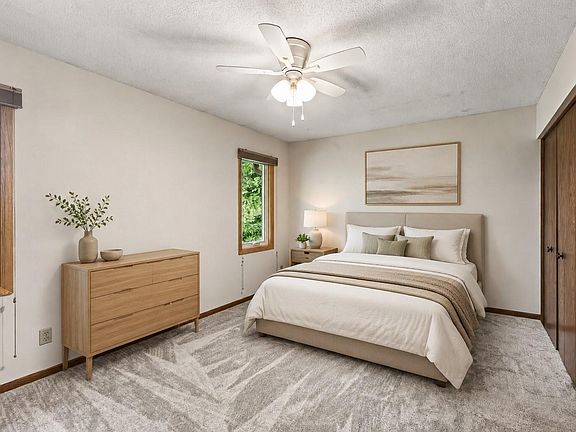 5th image of 15849 Harwell Ave