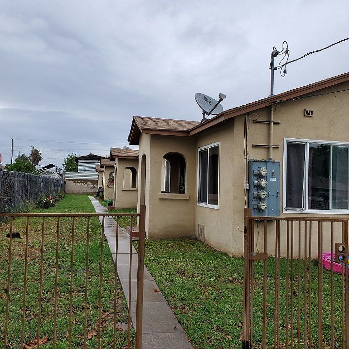 1st image of 968 W 11th St