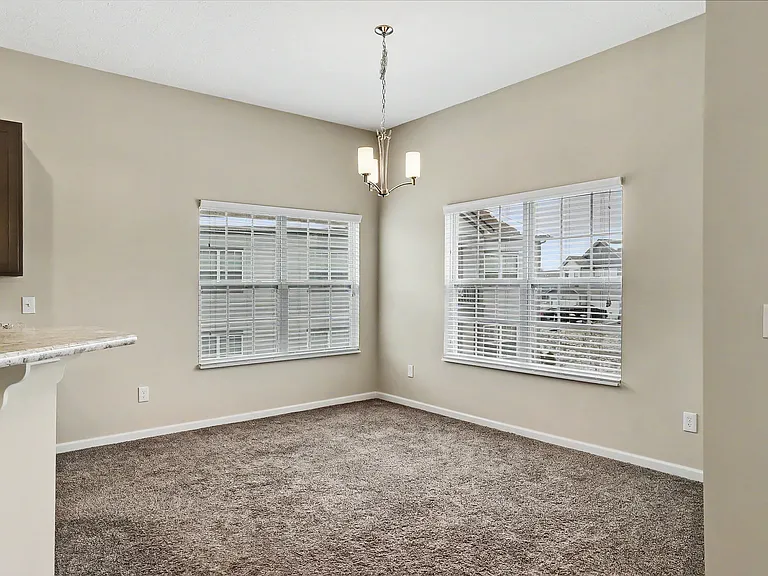 800 Redwood Ln — Photo 13