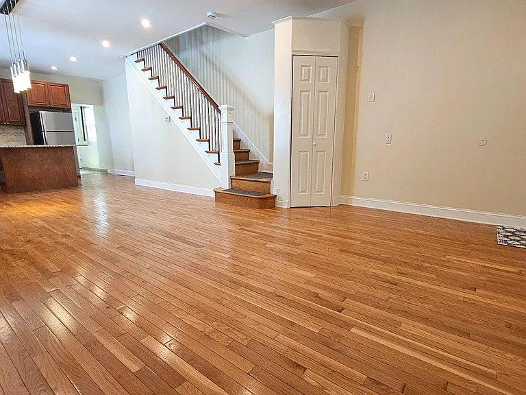 130 Rockland Ave — Photo 2