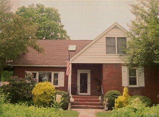 41 Riverside Dr, Suffern, NY 10901