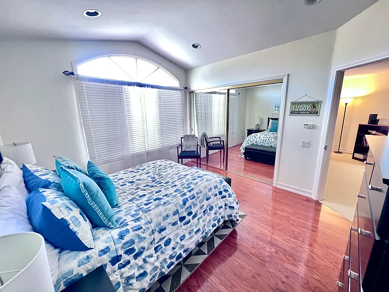 12828 Harwick Ln — Photo 35
