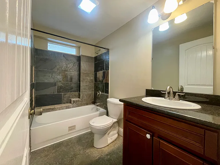 2509 Peniston St #101 — Photo 6
