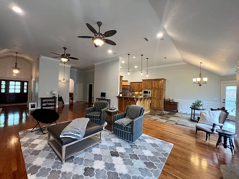 1450 Whippoorwill Ln — Photo 4