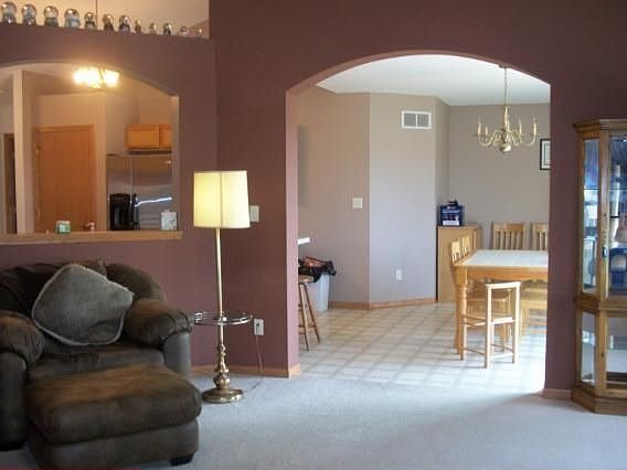 3rd image of 1402 Coventry Dr