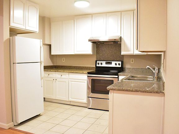 2nd image of 10160 Beardon Dr APT 1