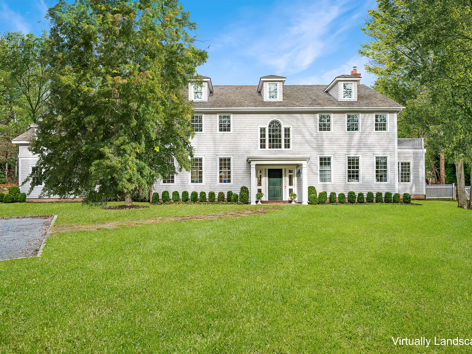 Magnificent East Hampton Traditional — Photo 2