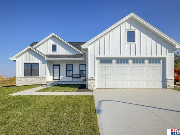 2885 Southern Hills Dr, Blair, NE 68008