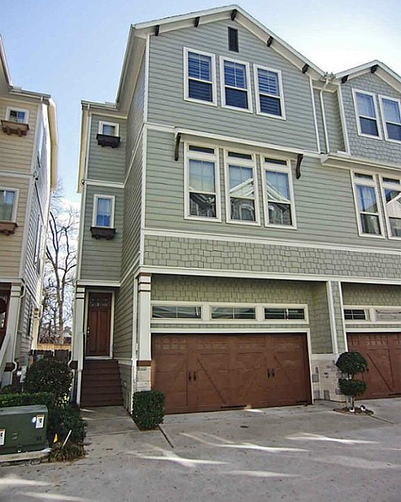 Executive Townhome * Close In Location * Easy Access To I-10 & Downtown * Gated Community