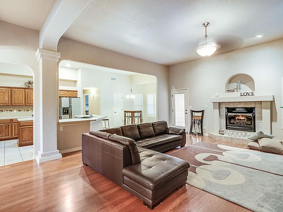 4th image of 11420 Menlo Ave