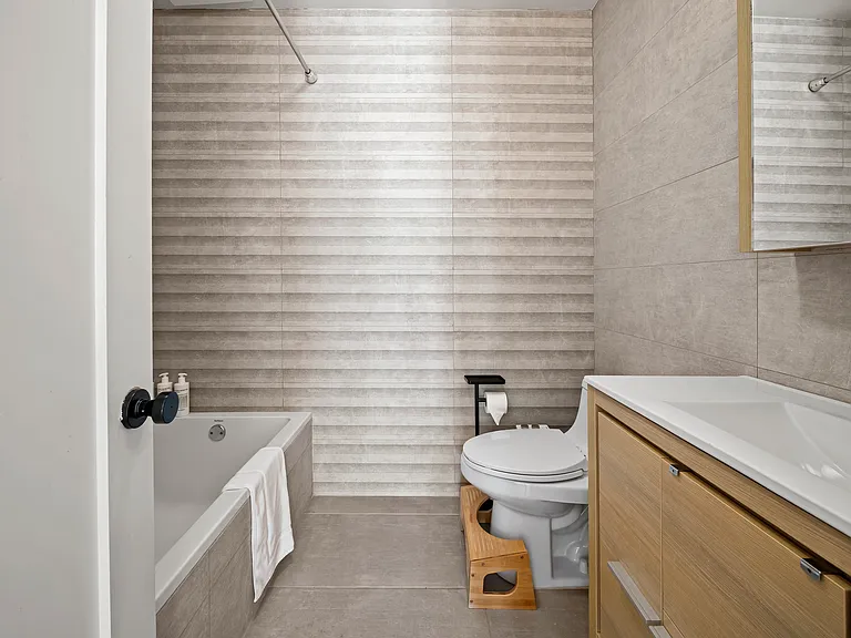 1090 Carroll St #2R — Photo 15