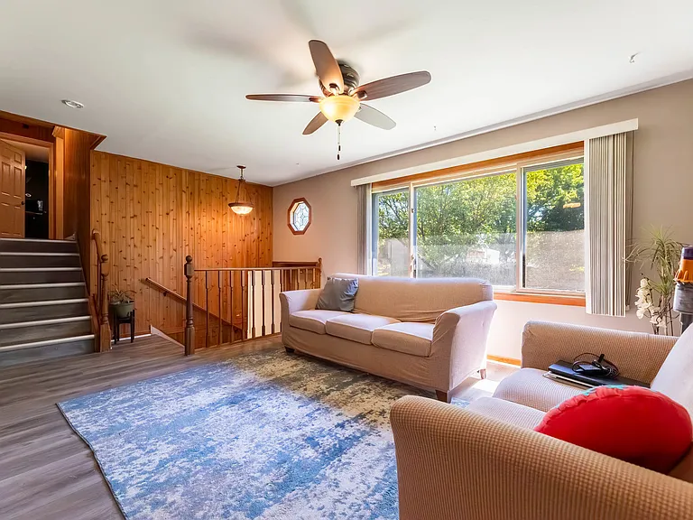 361 Lyons Dr — Photo 3